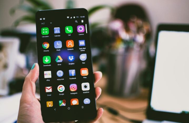 Can You Actually Travel Without Social Media? Can You Actually Travel Without Social Media?